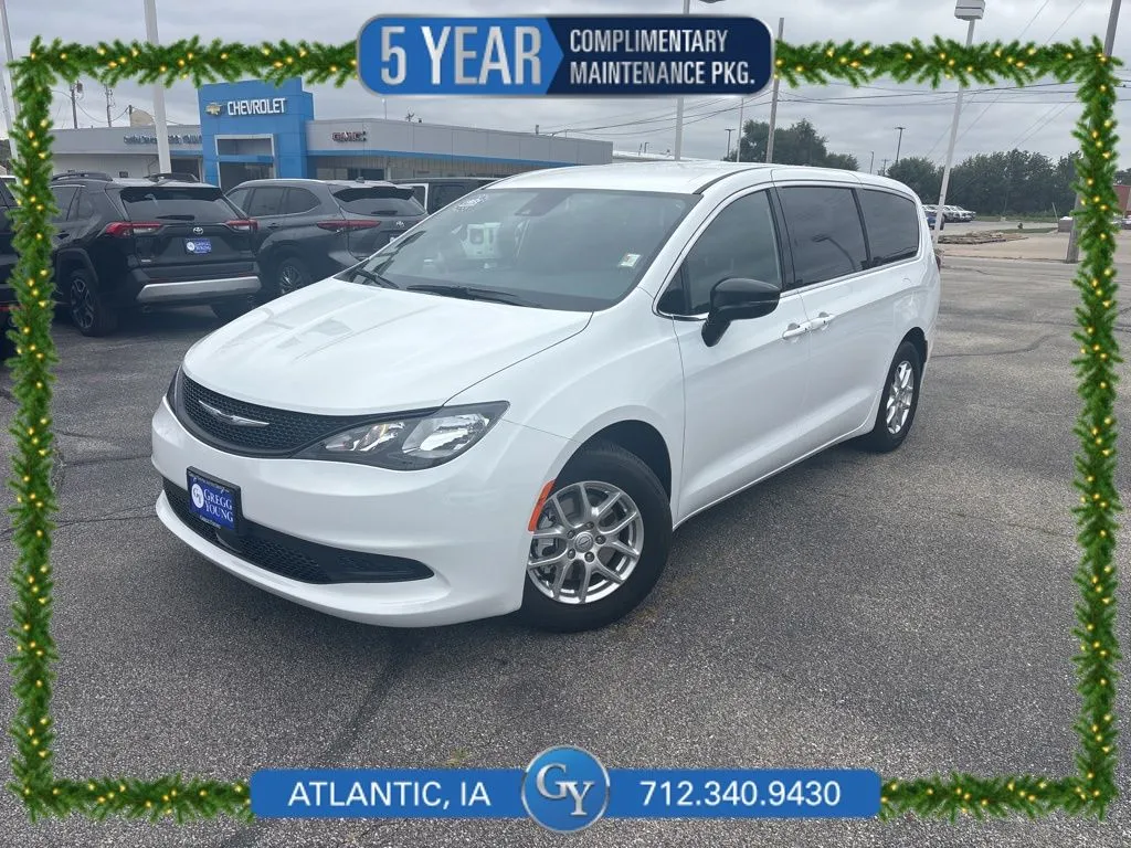 2026 Chrysler Voyager LX's photo