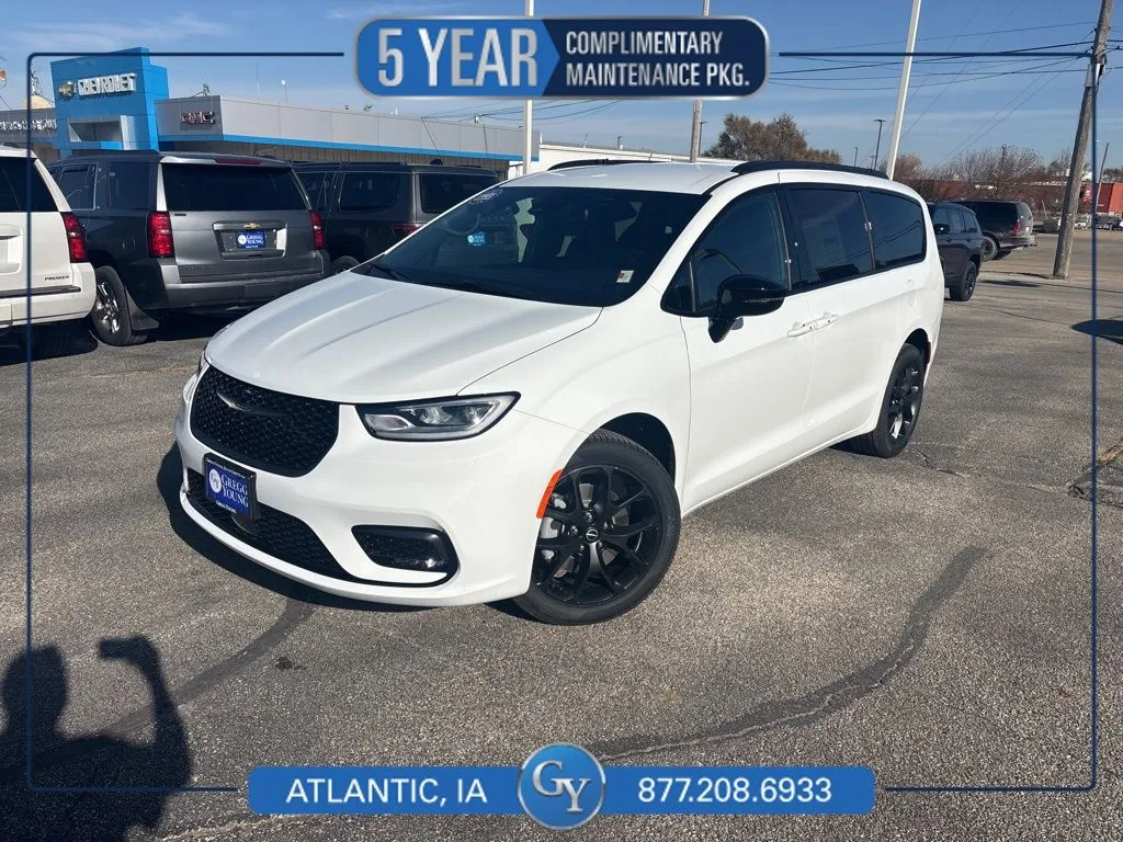 2026 Chrysler Pacifica Select's photo