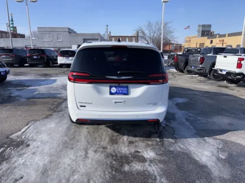 More photos of 2026 Chrysler Pacifica Limited at Gregg Young of Atlantic, IA