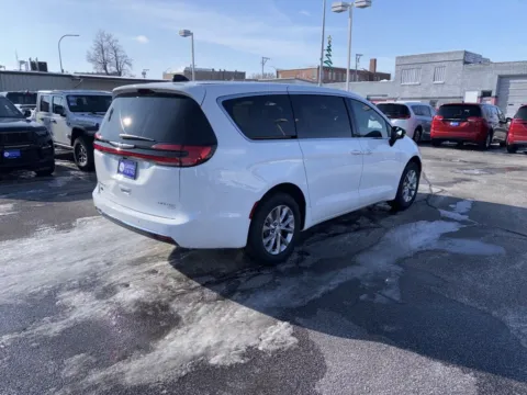 More photos of 2026 Chrysler Pacifica Limited at Gregg Young of Atlantic, IA