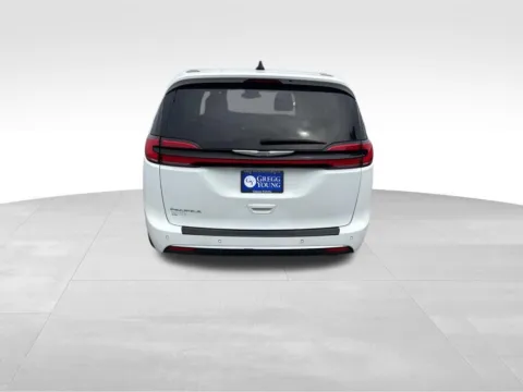 More photos of 2023 Chrysler Pacifica Touring L at Gregg Young Chrysler Dodge Jeep Ram of Atlantic, IA