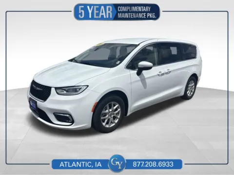 White 2023 Chrysler Pacifica Touring L for sale in Atlantic, IA
