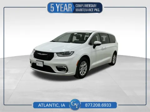 White 2023 Chrysler Pacifica Touring L for sale in Atlantic, IA