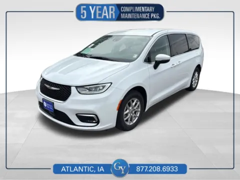 White 2023 Chrysler Pacifica Touring L for sale in Atlantic, IA