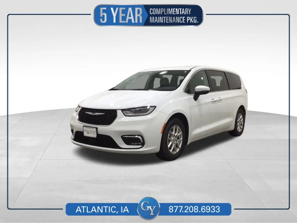 White 2023 Chrysler Pacifica Touring L for sale in Atlantic, IA