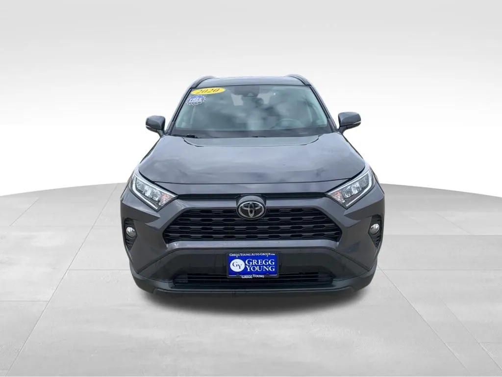 2020 Toyota RAV4 XLE photo 2