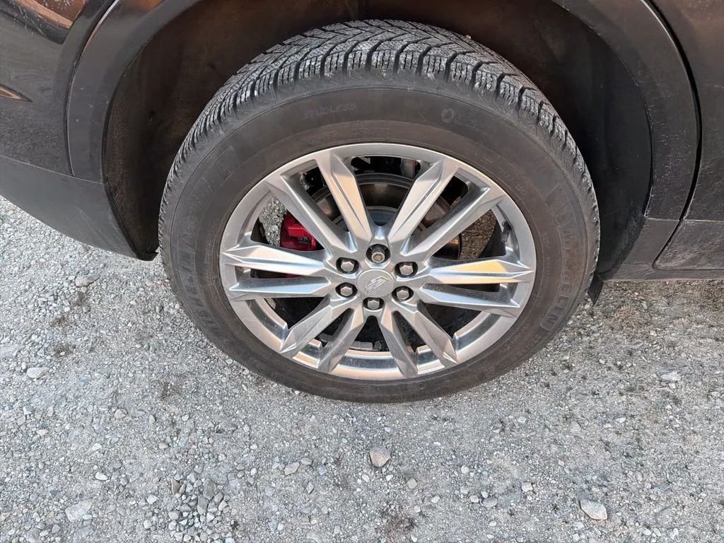 2023 Cadillac XT5 Sport photo 3