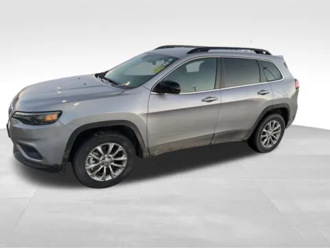 More photos of 2022 Jeep Cherokee Latitude Lux at Gregg Young of Newton, IA