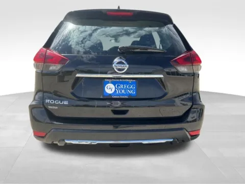 More photos of 2019 Nissan Rogue SL at Gregg Young of Newton, IA