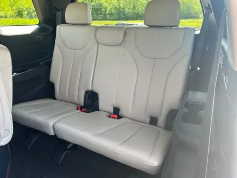 More photos of 2021 Hyundai Palisade SEL at Gregg Young of Newton, IA