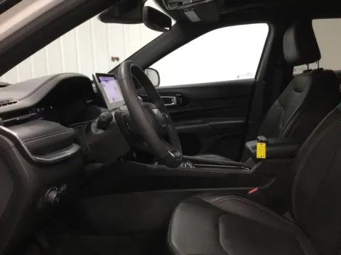 More photos of 2023 Jeep Compass Limited at Gregg Young of Newton, IA