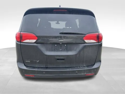 More photos of 2018 Chrysler Pacifica Touring L at Gregg Young of Newton, IA