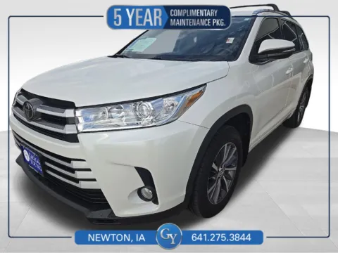 White 2018 Toyota Highlander XLE for sale in Newton, IA