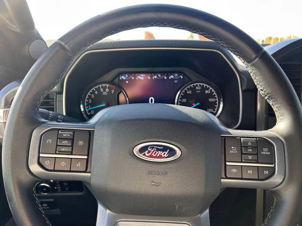 2023 Ford F-150 XLT photo 3