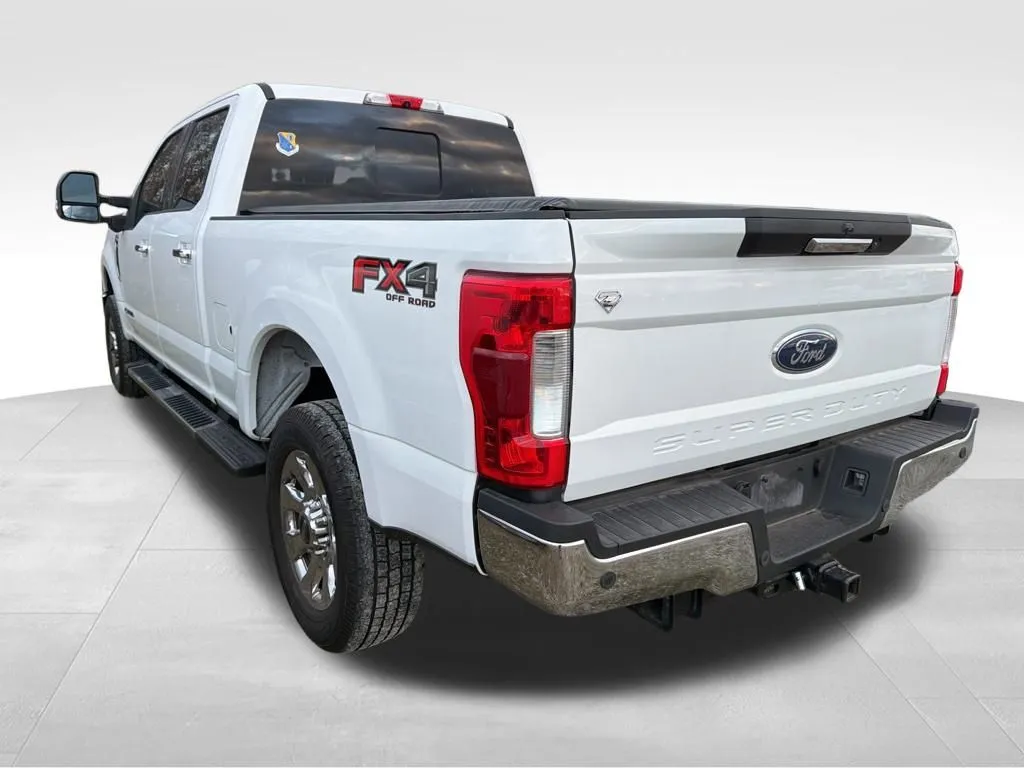2019 Ford F-250 Lariat FX4 photo 2