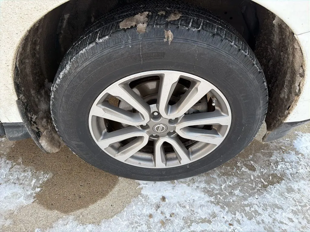 2013 Nissan Pathfinder S photo 4