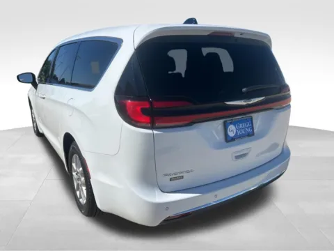 More photos of 2023 Chrysler Pacifica Touring L at Gregg Young Chevrolet Newton, IA