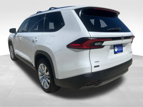 More photos of 2025 Toyota Grand Highlander Platinum at Gregg Young Chevrolet Newton, IA