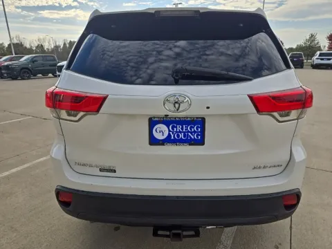 More photos of 2018 Toyota Highlander XLE at Gregg Young Chevrolet Newton, IA