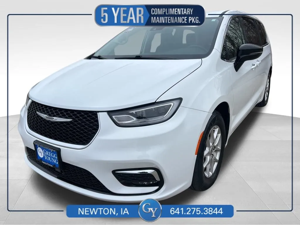 2024 Chrysler Pacifica Touring L for sale in Newton, IA