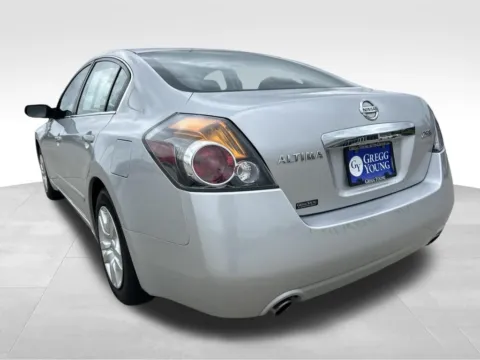 More photos of 2012 Nissan Altima 2.5 S at Gregg Young Chevrolet Newton, IA