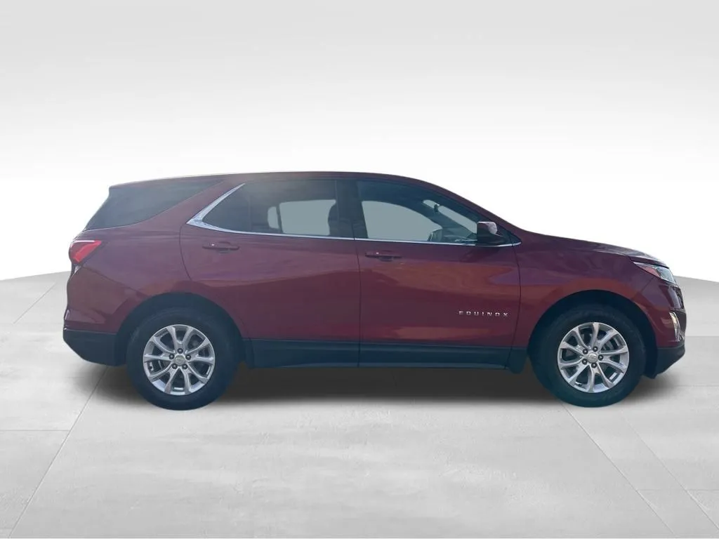 2018 Chevrolet Equinox LT photo 3