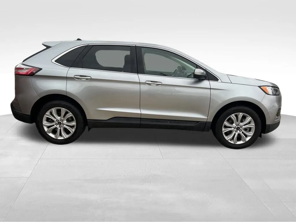 2024 Ford Edge Titanium photo 3