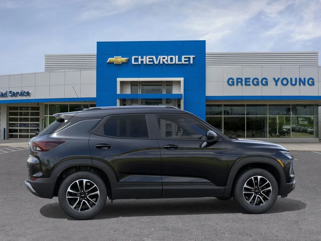 2026 Chevrolet Trailblazer LT photo 2