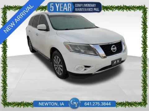 White 2013 Nissan Pathfinder S for sale in Newton, IA