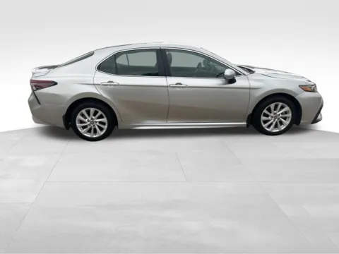 More photos of 2024 Toyota Camry SE at Gregg Young Chevrolet Newton, IA