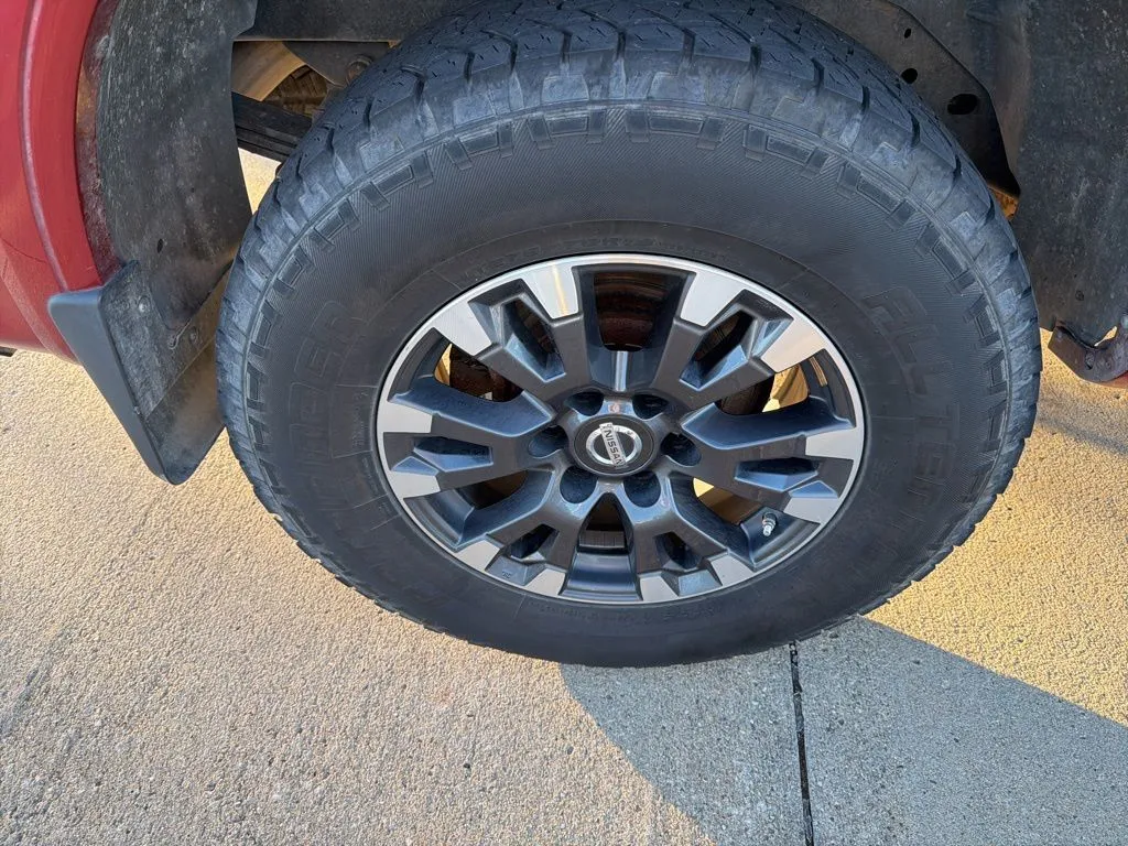 2018 Nissan Titan PRO-4X Crew Cab photo 3