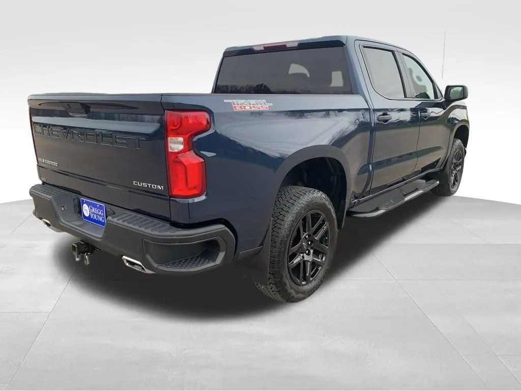 2021 Chevrolet Silverado 1500 Custom Trail Boss photo 2