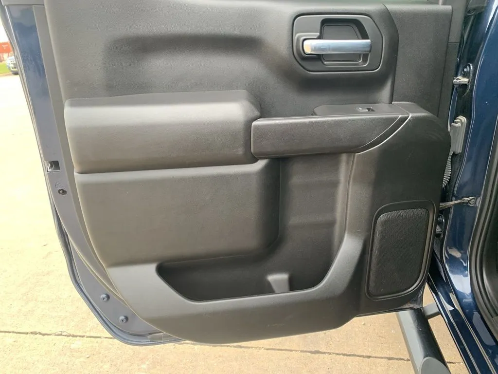 2021 Chevrolet Silverado 1500 Custom Trail Boss photo 3