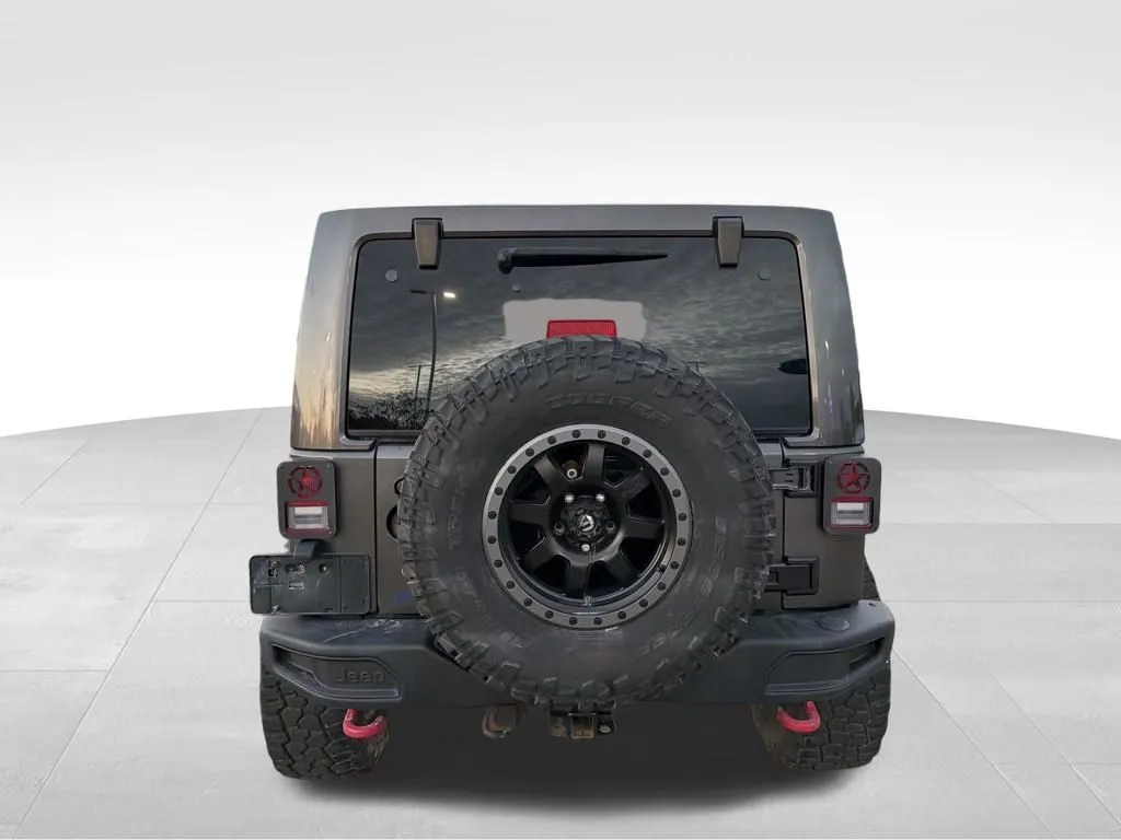 2016 Jeep Wrangler Unlimited Rubicon photo 3