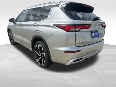 Another view of 2022 Mitsubishi Outlander SEL for sale in Newton, IA at Gregg Young Chevrolet Newton