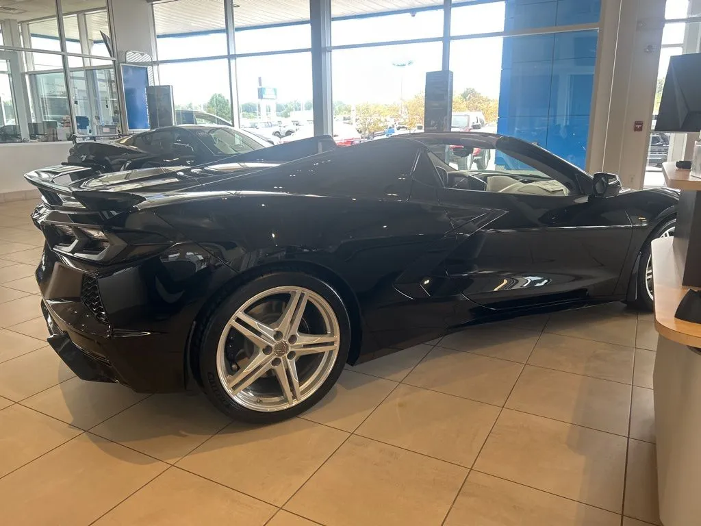 2026 Chevrolet Corvette Stingray 3LT photo 2