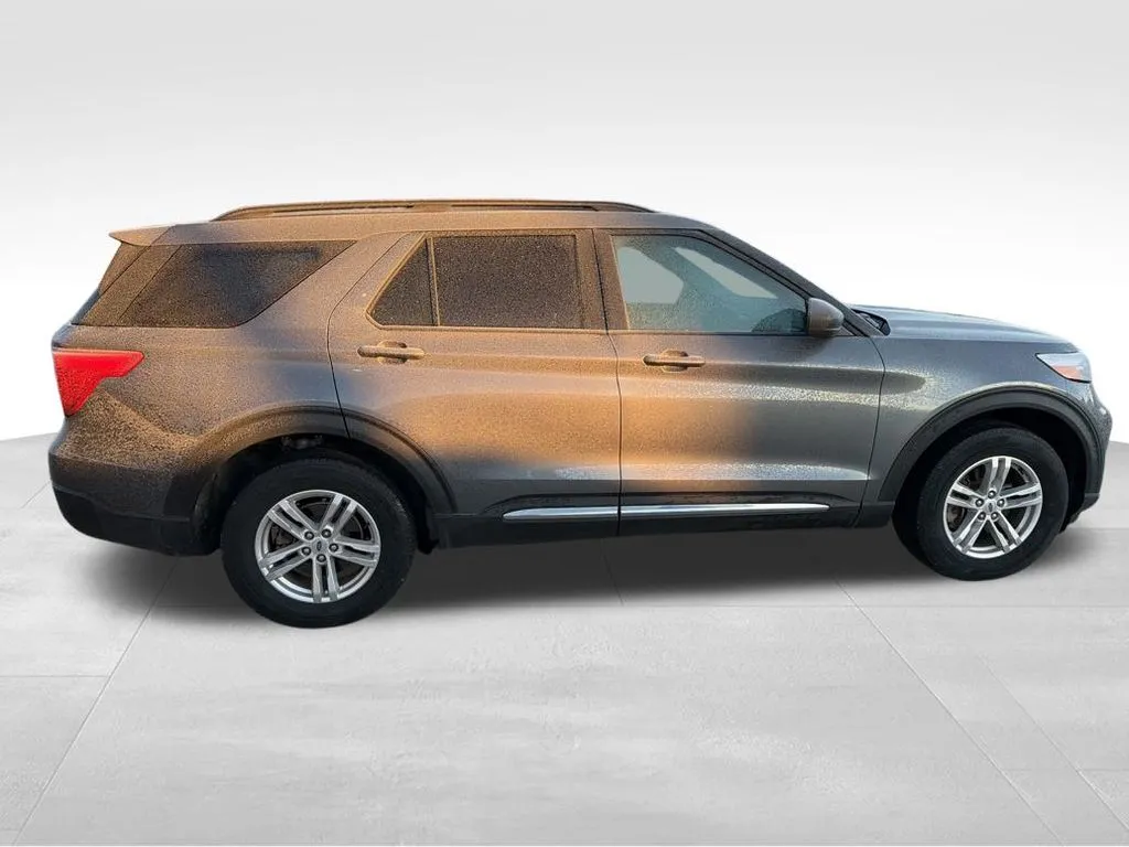 2022 Ford Explorer XLT photo 3