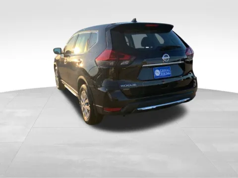 Another view of 2019 Nissan Rogue SL for sale in Newton, IA at Gregg Young Chevrolet Newton