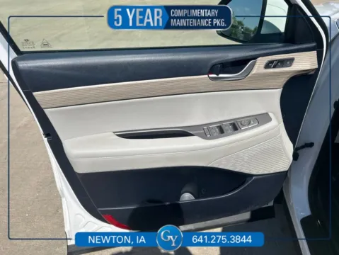 White 2021 Hyundai Palisade SEL for sale in Newton, IA