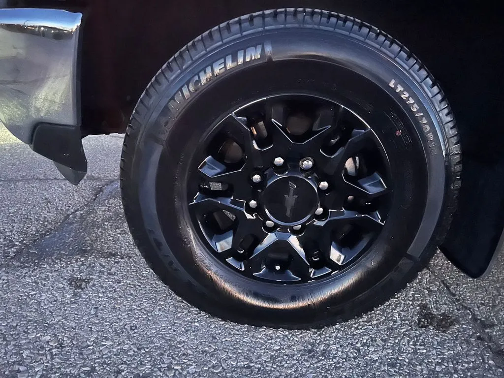 2024 Chevrolet Silverado 2500HD LT photo 2