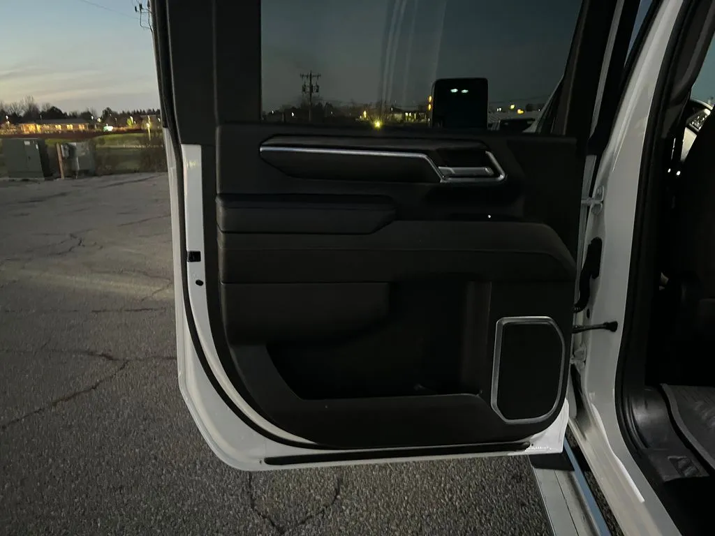 2024 Chevrolet Silverado 2500HD LT photo 3