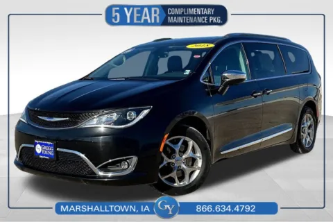Black 2018 Chrysler Pacifica Limited for sale in Marshalltown, IA