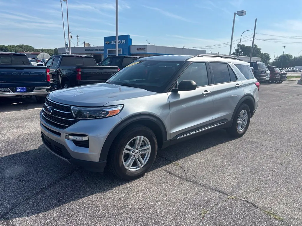 Silver 2023 Ford Explorer XLT for sale in Marshalltown, IA