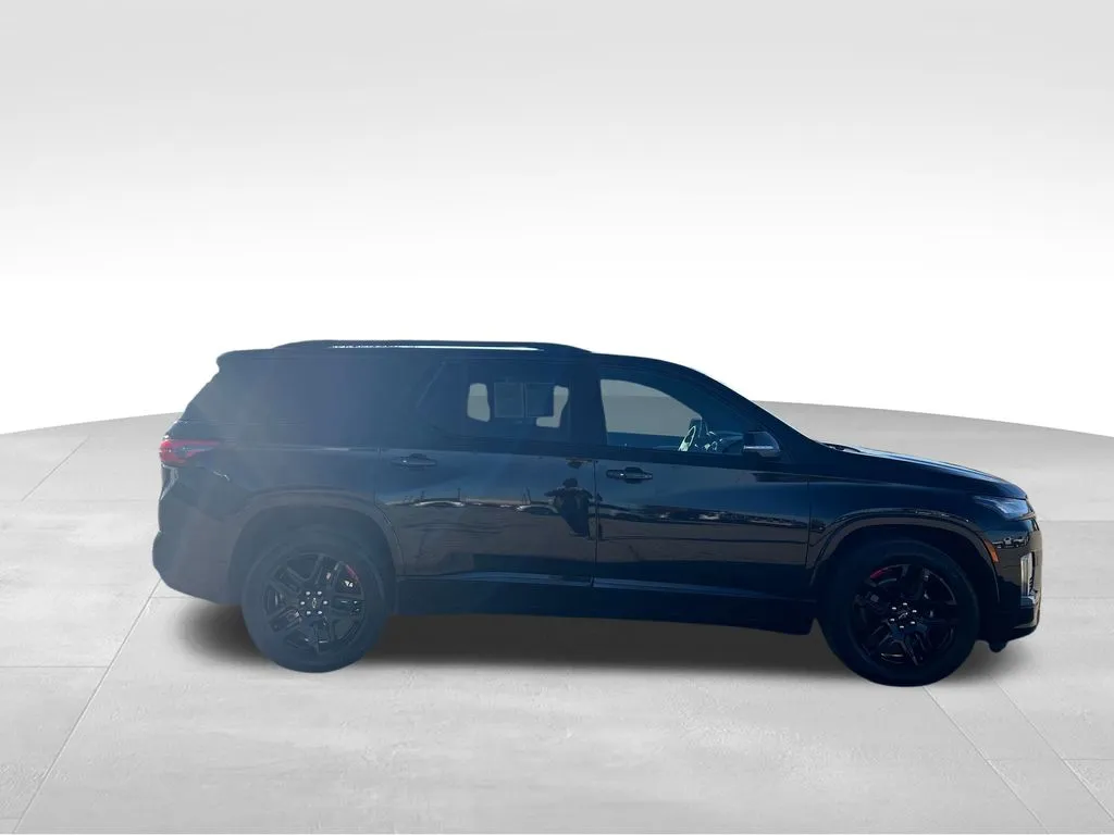 2023 Chevrolet Traverse Premier photo 4