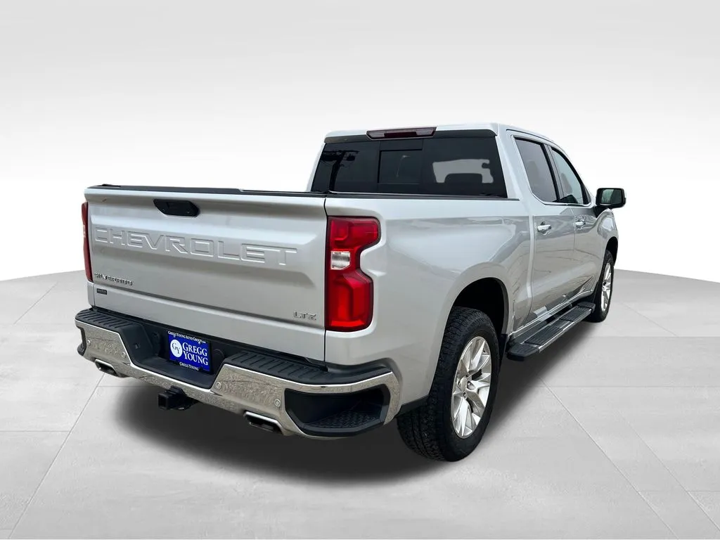 2021 Chevrolet Silverado 1500 LTZ photo 3