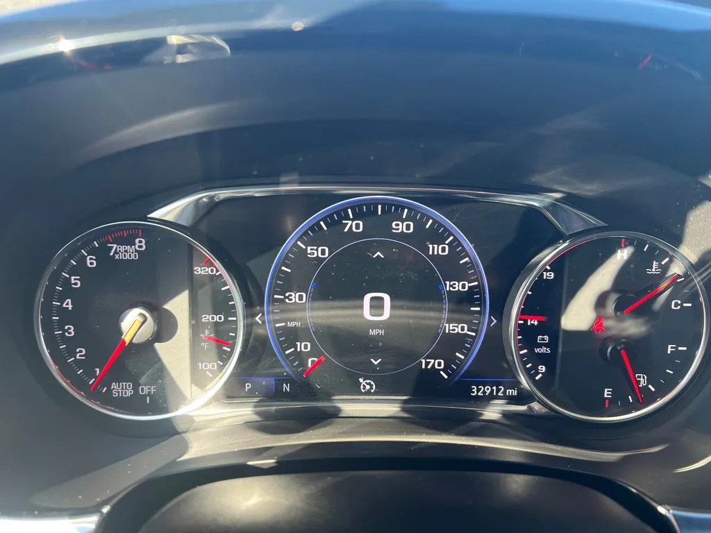 2023 Chevrolet Traverse Premier photo 2