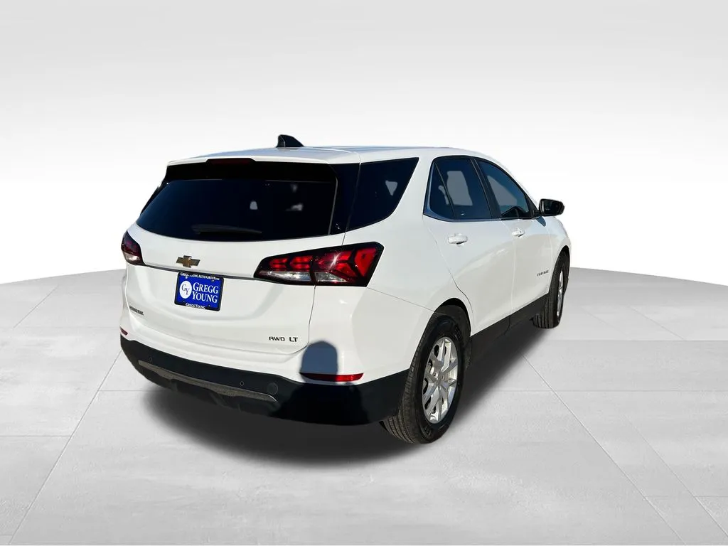 2024 Chevrolet Equinox LT photo 3
