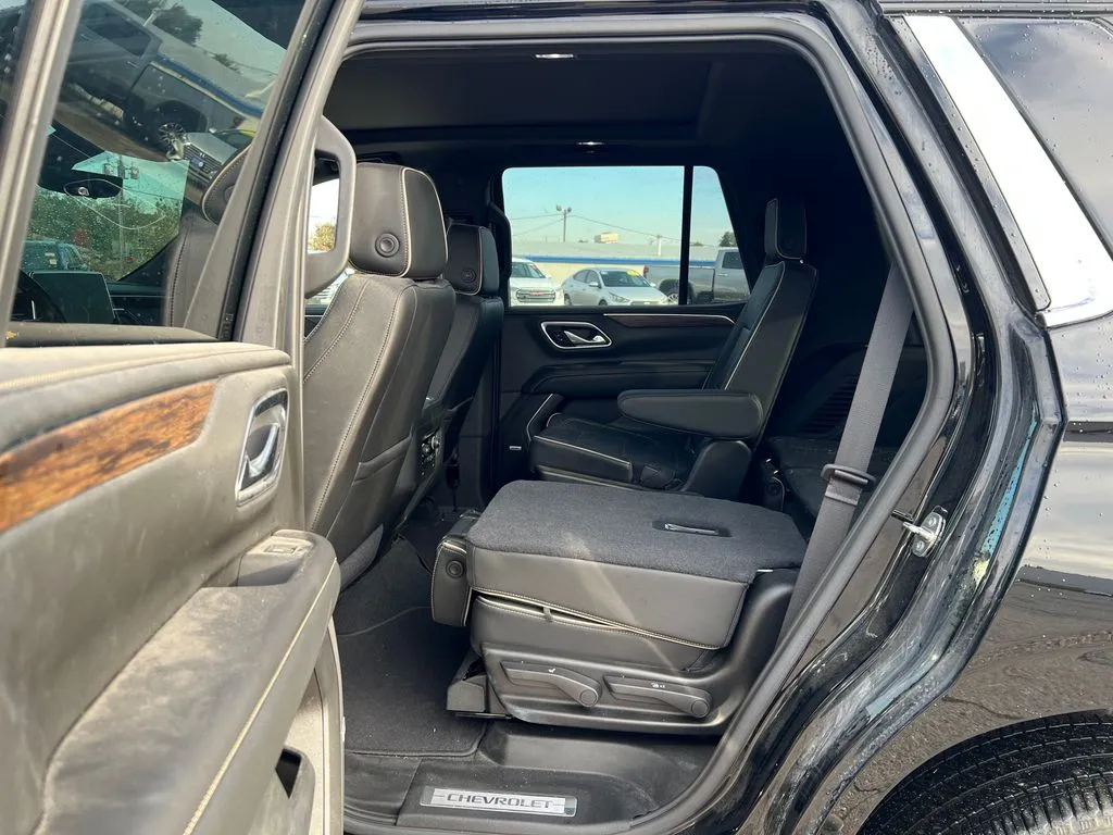 2021 Chevrolet Tahoe Premier photo 2