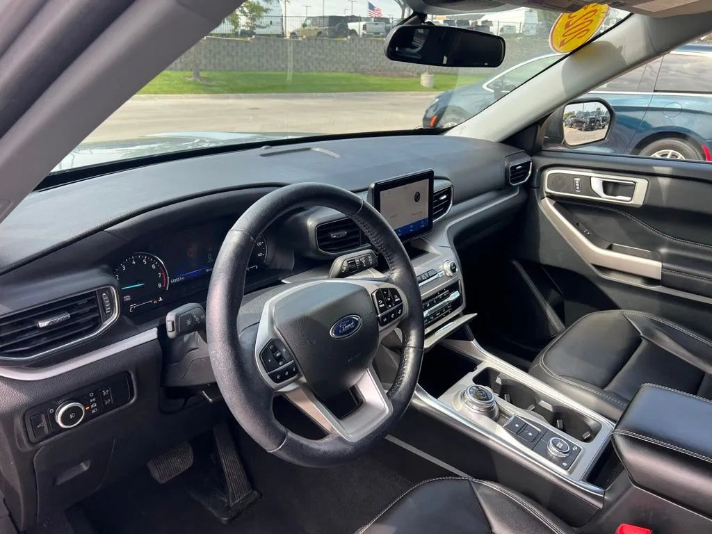 2023 Ford Explorer XLT Sport photo 4