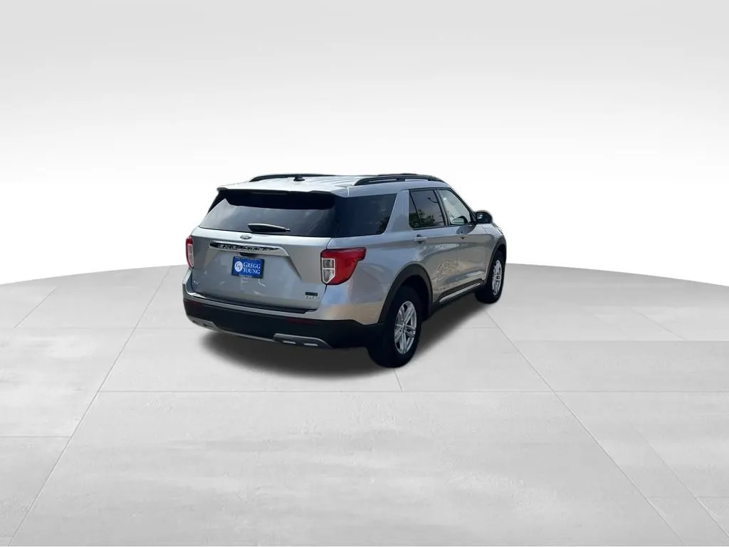 2023 Ford Explorer XLT Sport photo 2